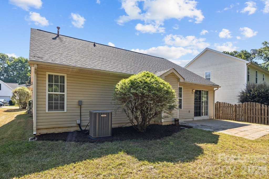 11228 Dickie Ross Road - Photo 26