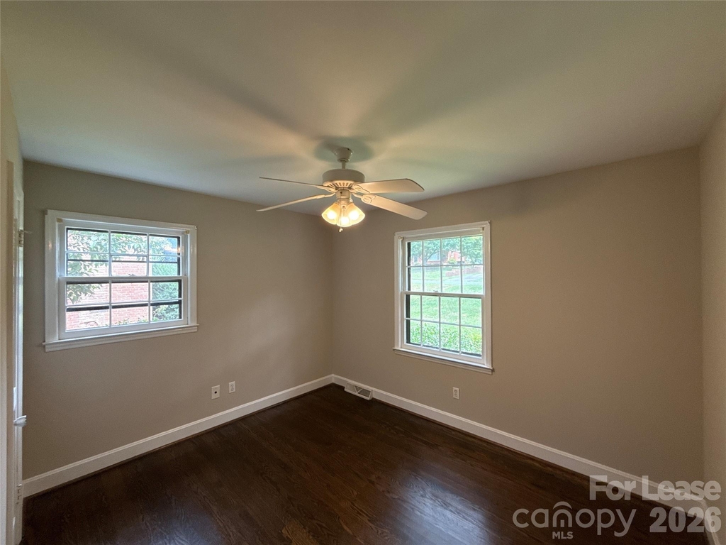 1427 Churchill Drive - Photo 8
