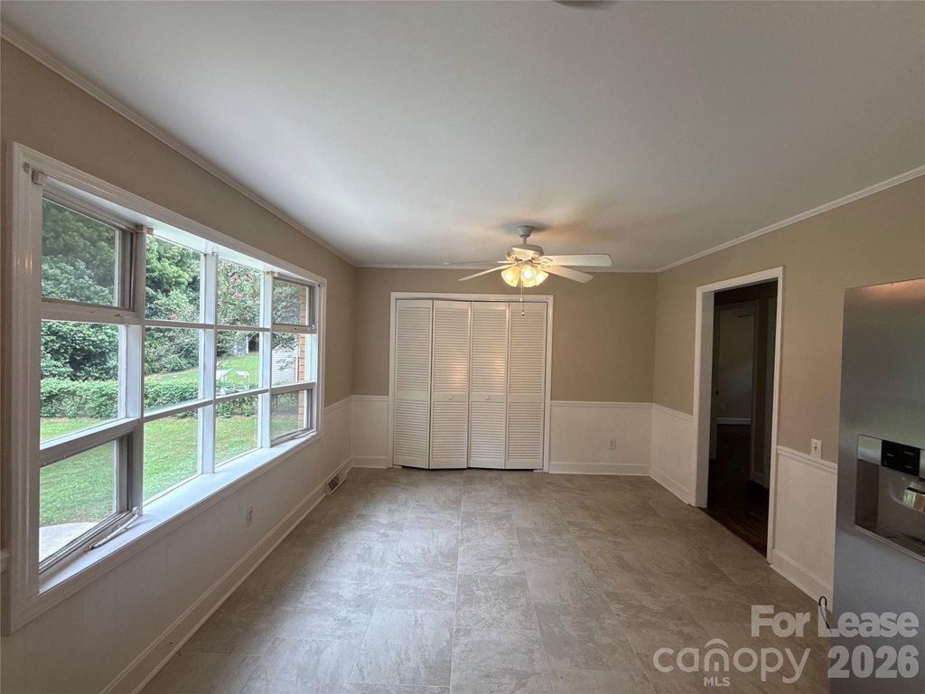 1427 Churchill Drive - Photo 4