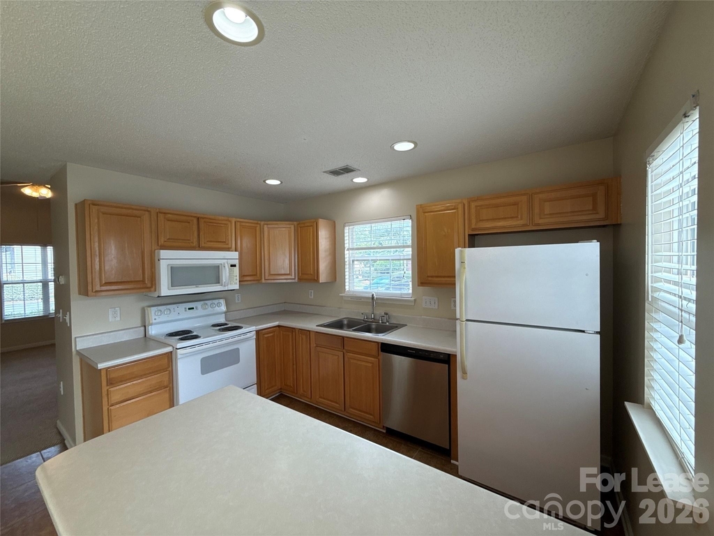 15318 Brynfield Drive - Photo 3