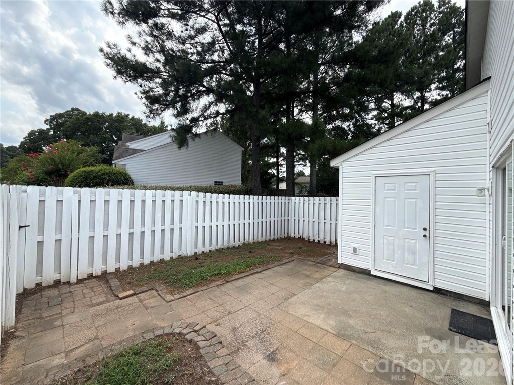 15318 Brynfield Drive - Photo 12