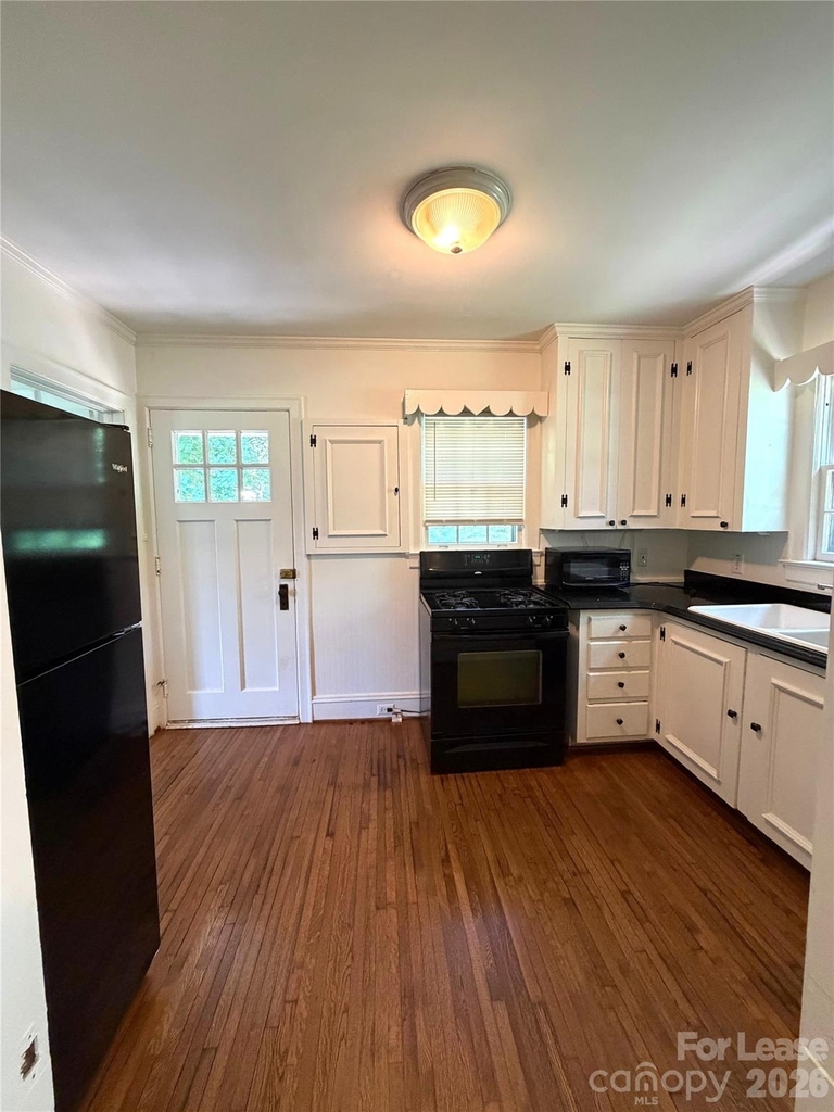 1901 Armstrong Park Drive - Photo 4