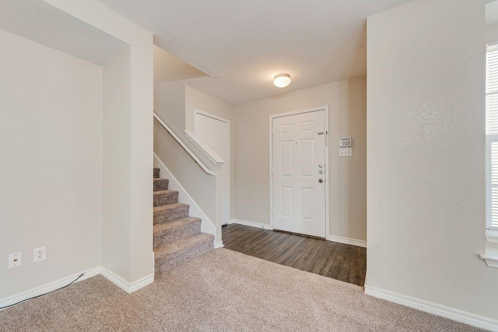 123 Southwestern Drive - Photo 4