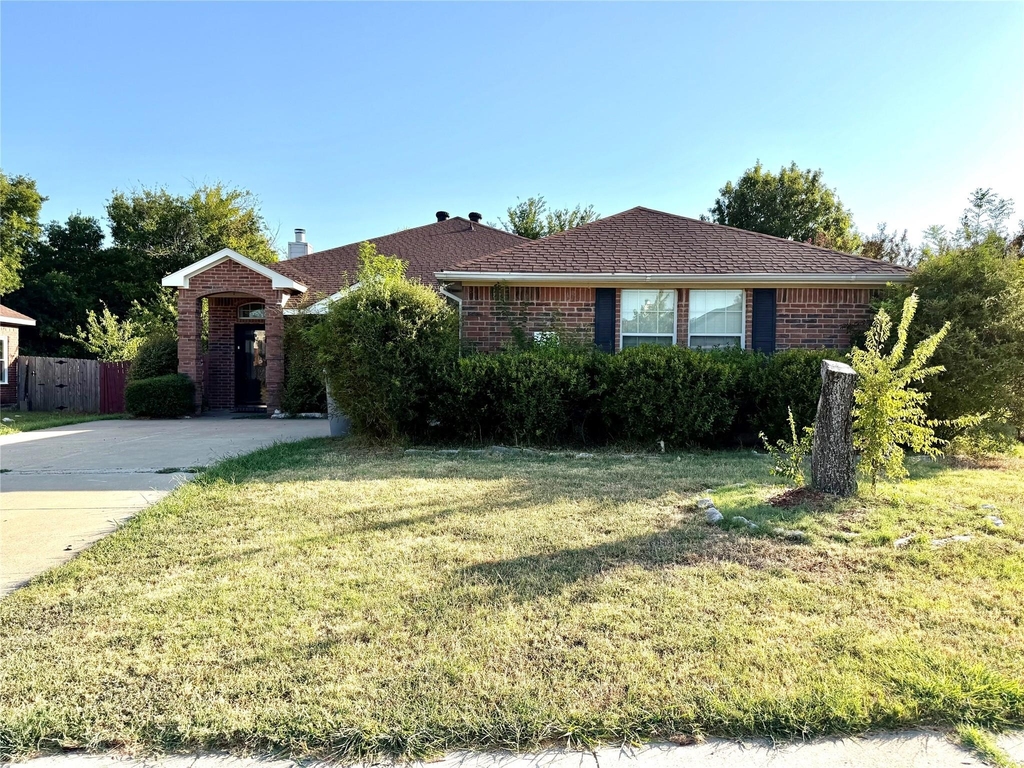 218 Canyon Lake Drive - Photo 0