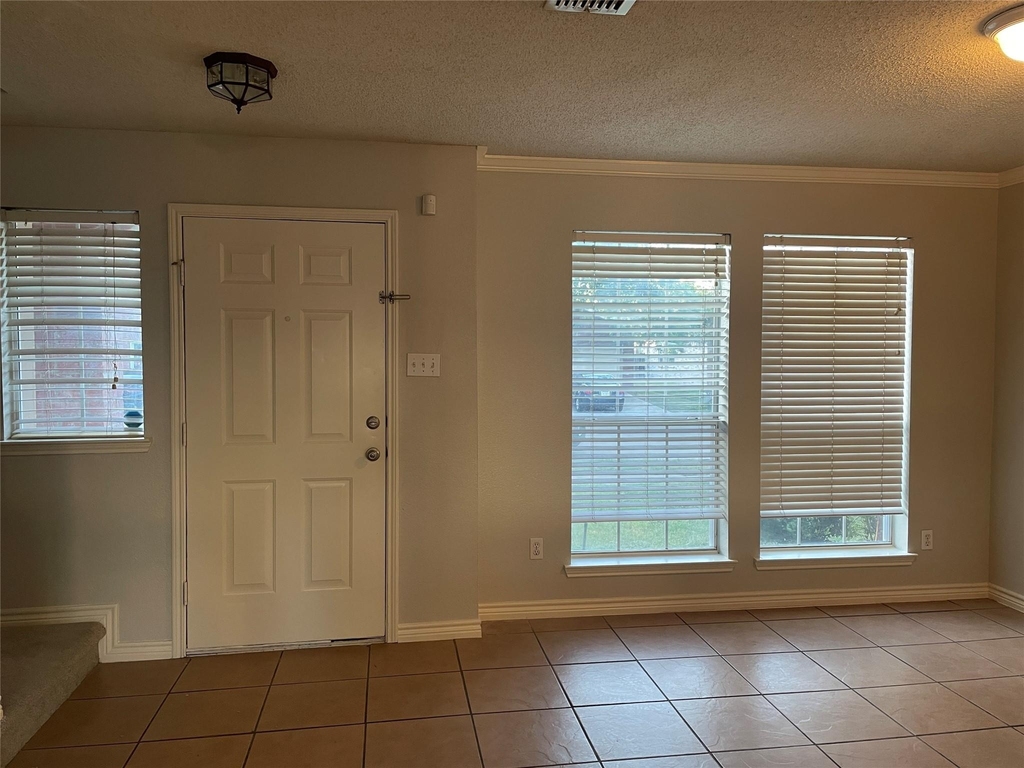 527 Tumbleweed Drive - Photo 2
