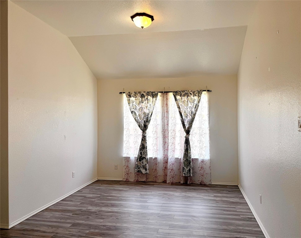 619 Douglas Drive - Photo 3