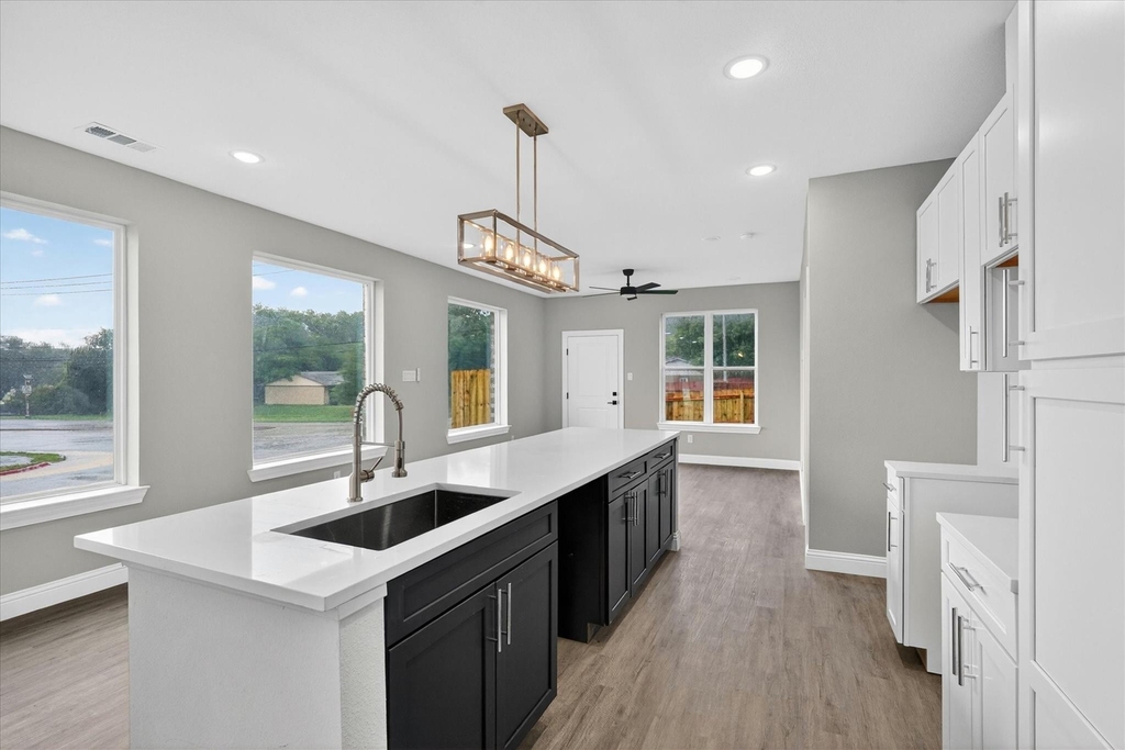 806 Premier - Photo 2