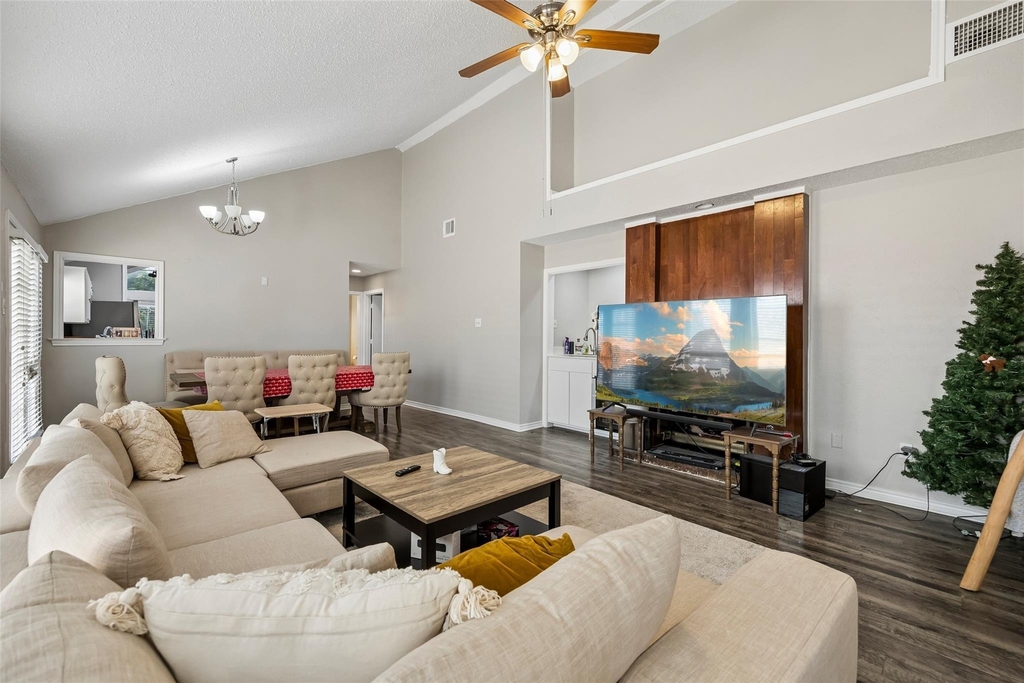 2108 Rose Cliff Lane - Photo 3