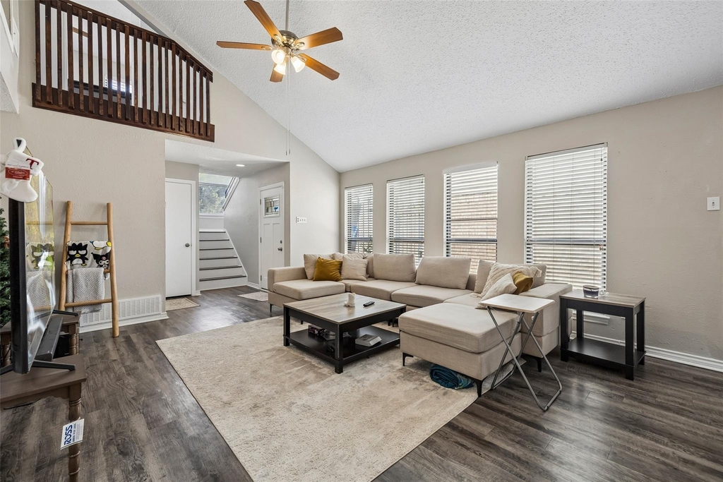 2108 Rose Cliff Lane - Photo 2