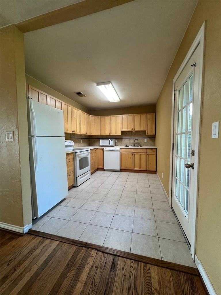 850 N Harbin - Photo 2