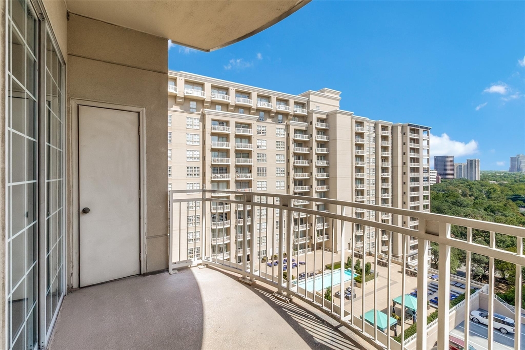 3225 Turtle Creek Boulevard - Photo 11