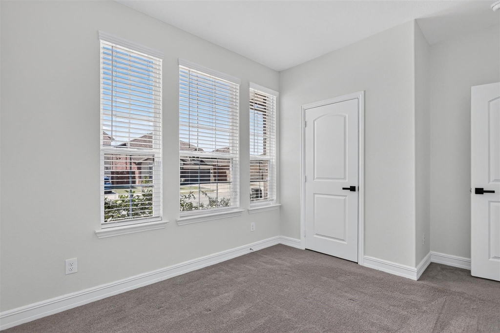 325 Rangars Ridge Place - Photo 10