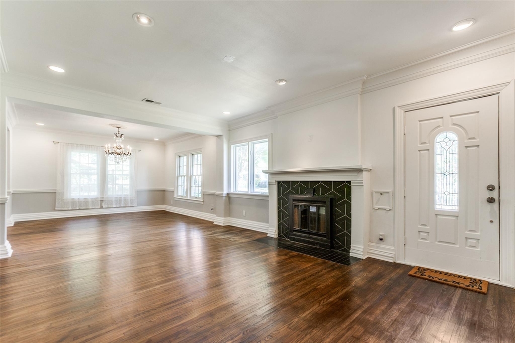 5027 Stoneleigh Avenue - Photo 1
