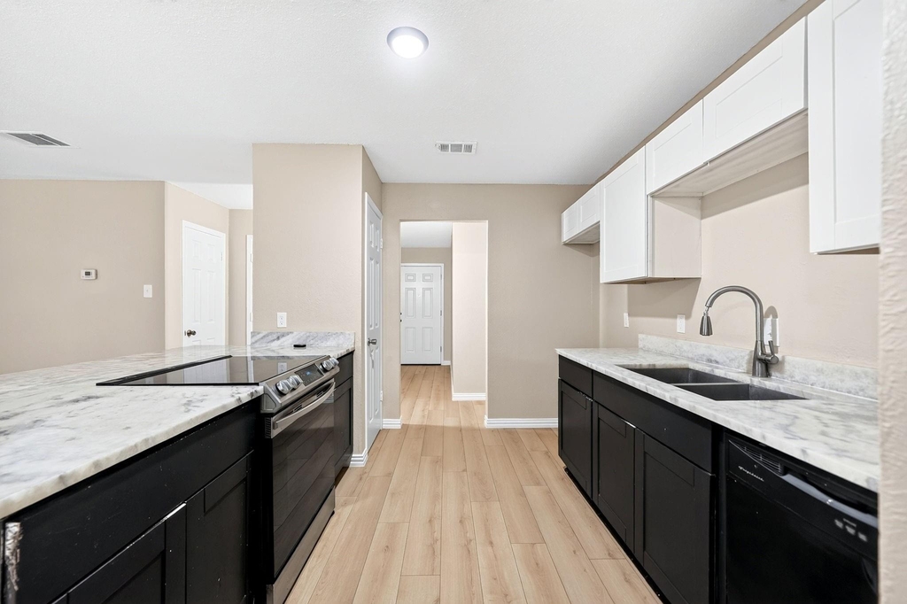 5415 Sandusky Court - Photo 2