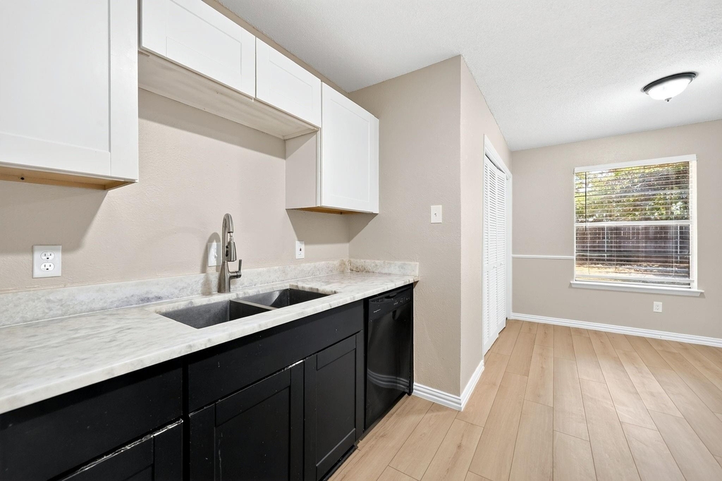 5415 Sandusky Court - Photo 1
