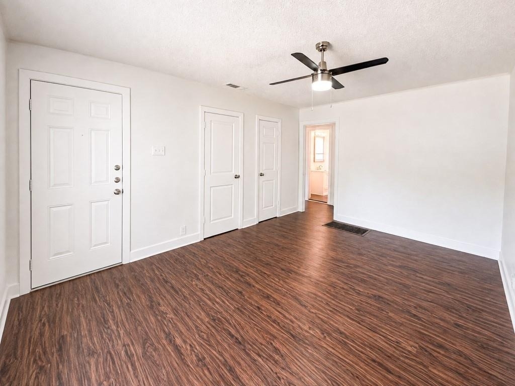 6710 Petain Avenue - Photo 2