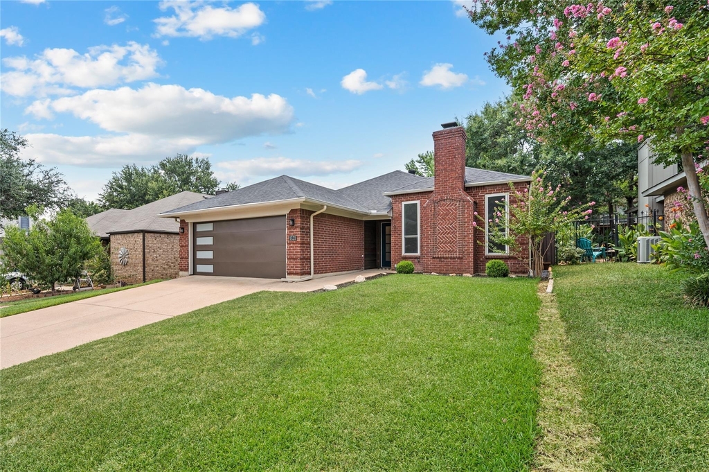 1521 Briarcrest Drive - Photo 2