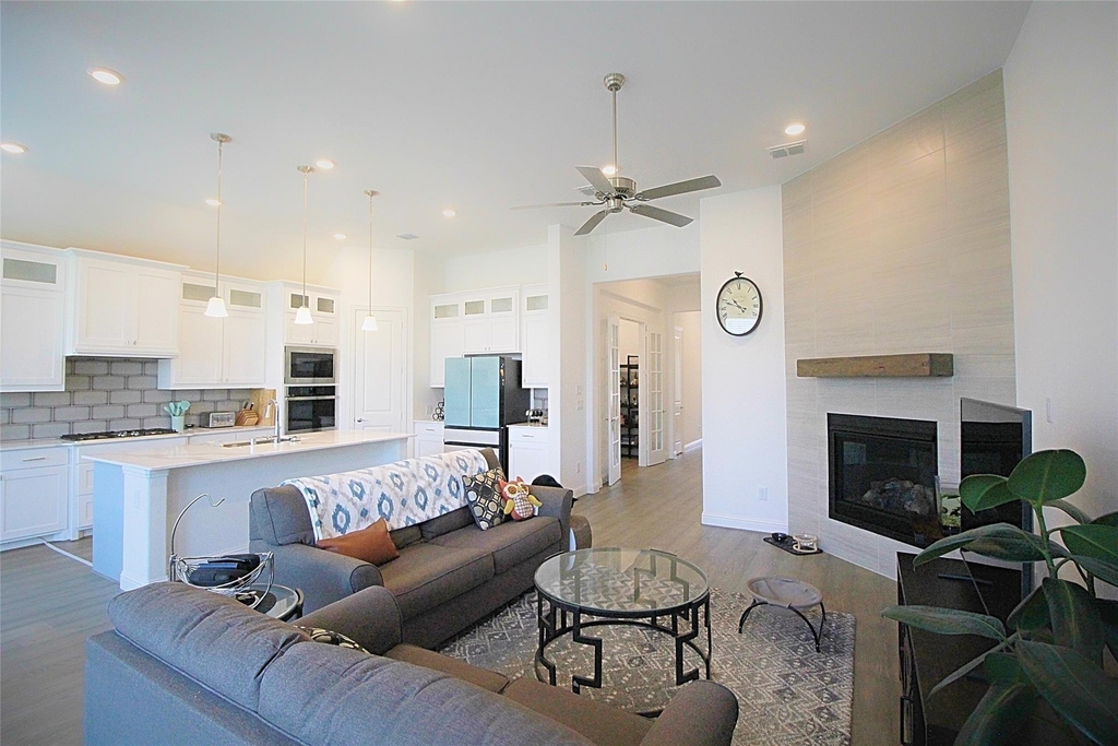 606 Artesian Drive - Photo 4