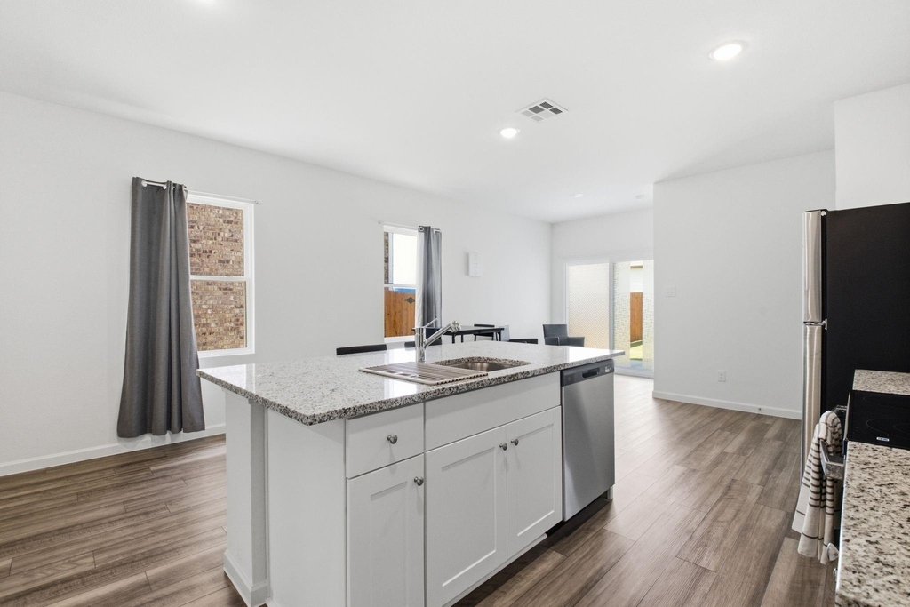 2314 Winthrop Avenue - Photo 11