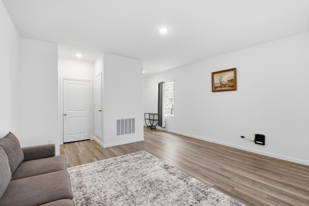 2314 Winthrop Avenue - Photo 7