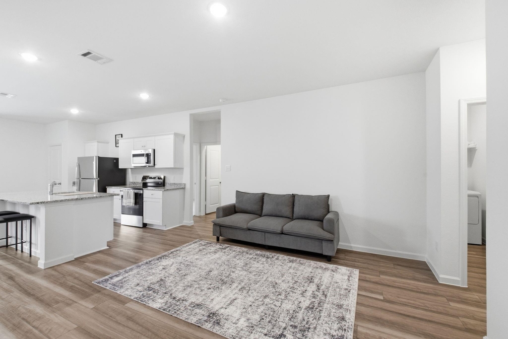 2314 Winthrop Avenue - Photo 5
