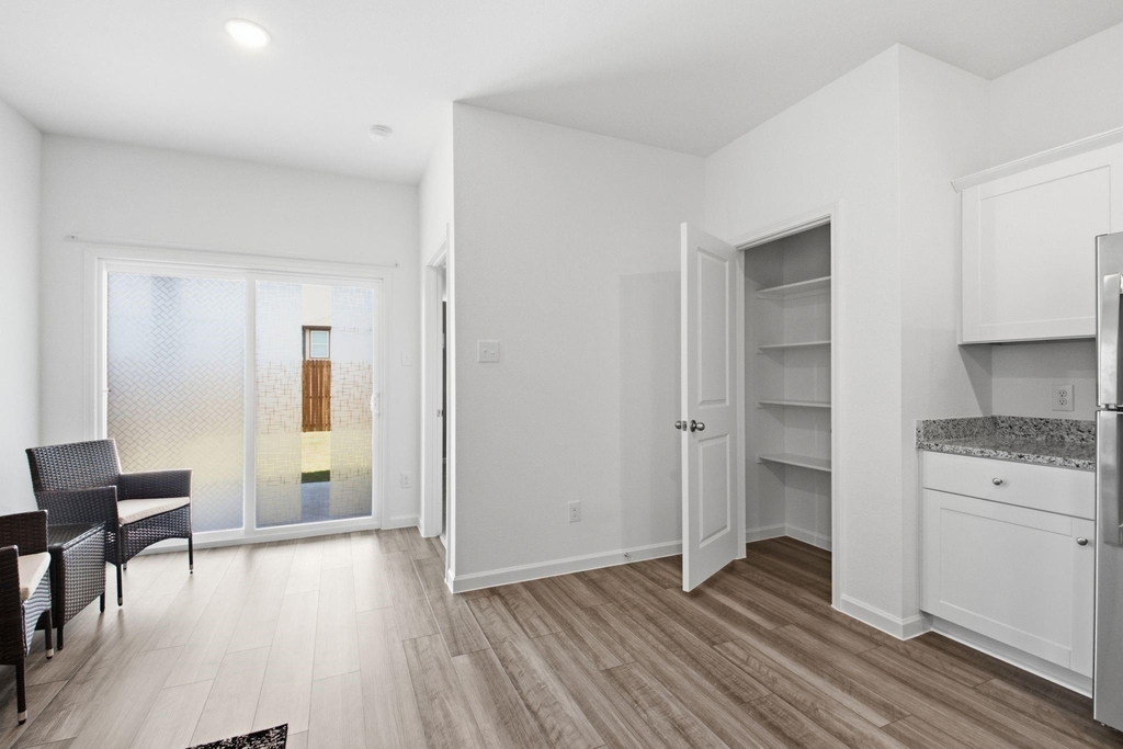 2314 Winthrop Avenue - Photo 13