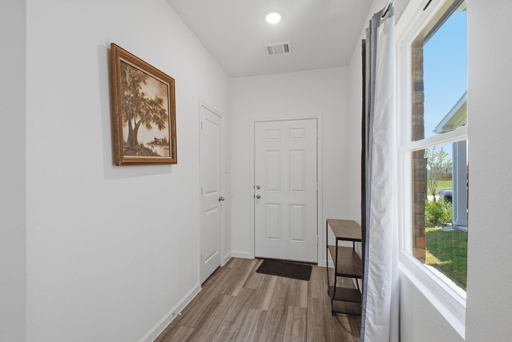 2314 Winthrop Avenue - Photo 3