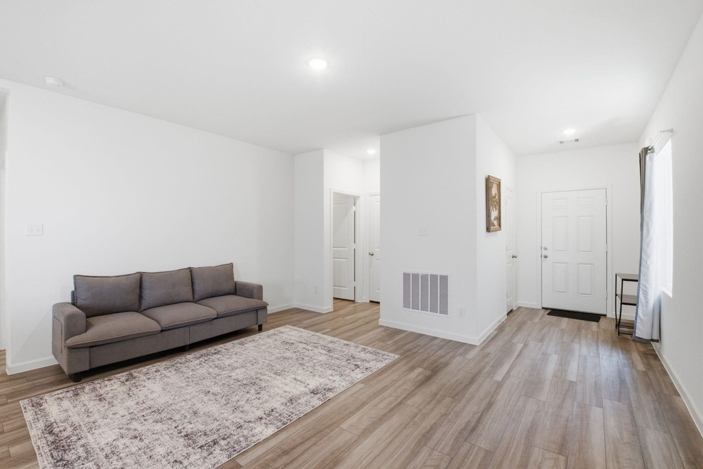 2314 Winthrop Avenue - Photo 8