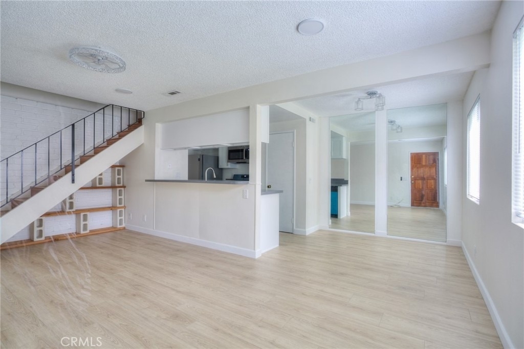1085 W Sierra Madre - Photo 3