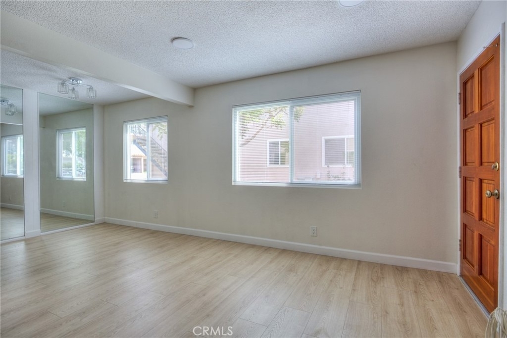 1085 W Sierra Madre - Photo 2