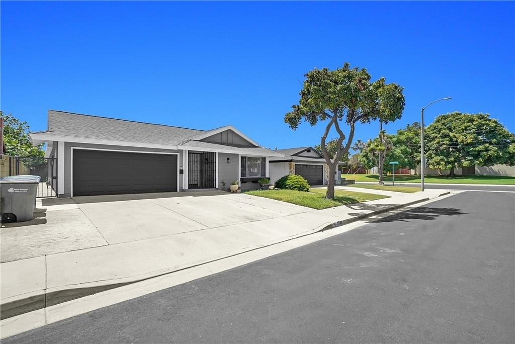1242 Sultan Circle - Photo 2