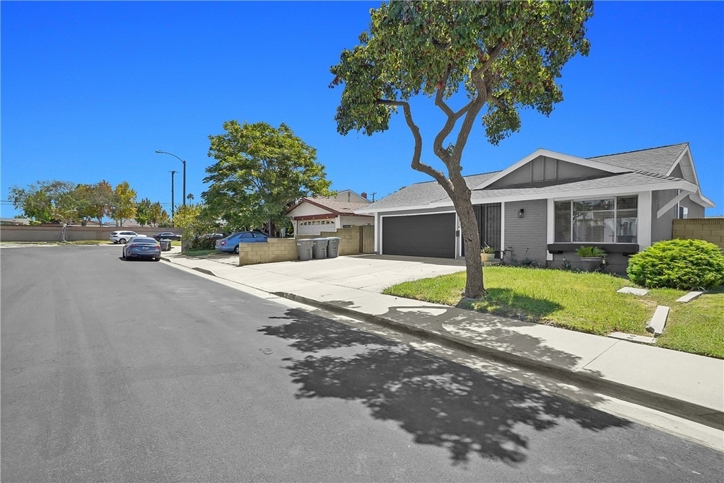 1242 Sultan Circle - Photo 1