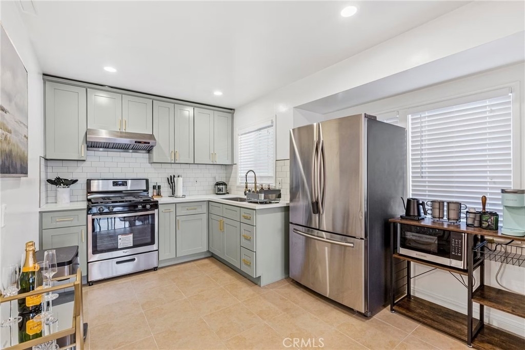 420 W Graves Avenue - Photo 1