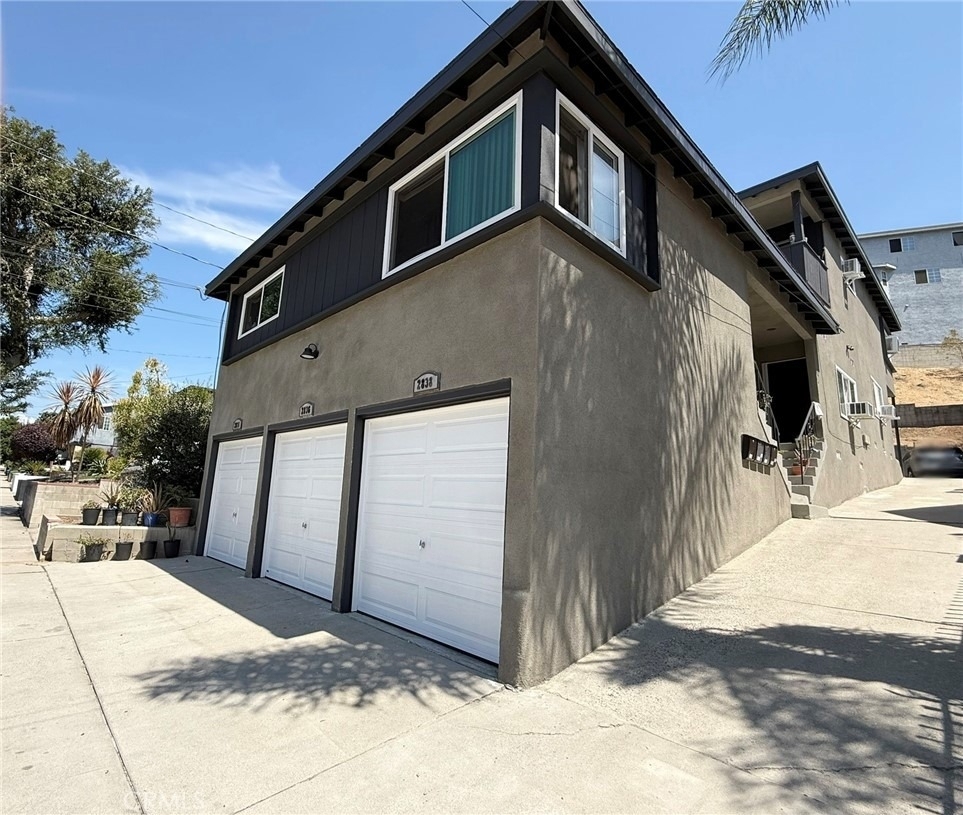 2836 Budau Avenue - Photo 2