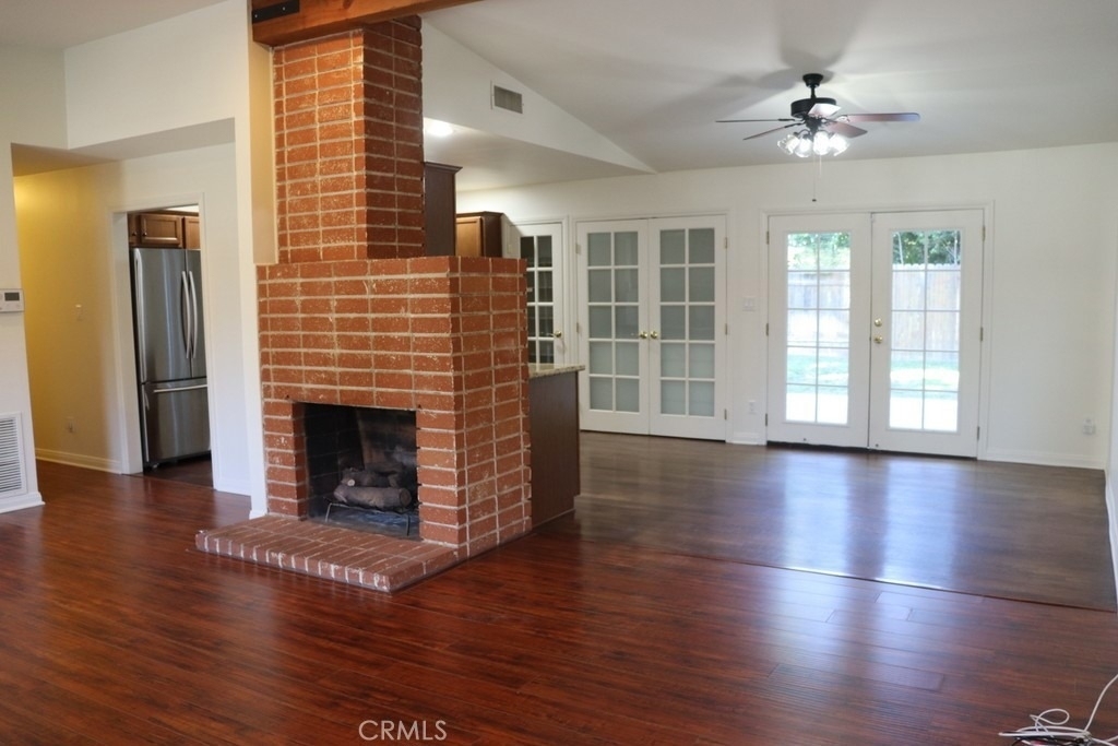 22942 Leadwell - Photo 4