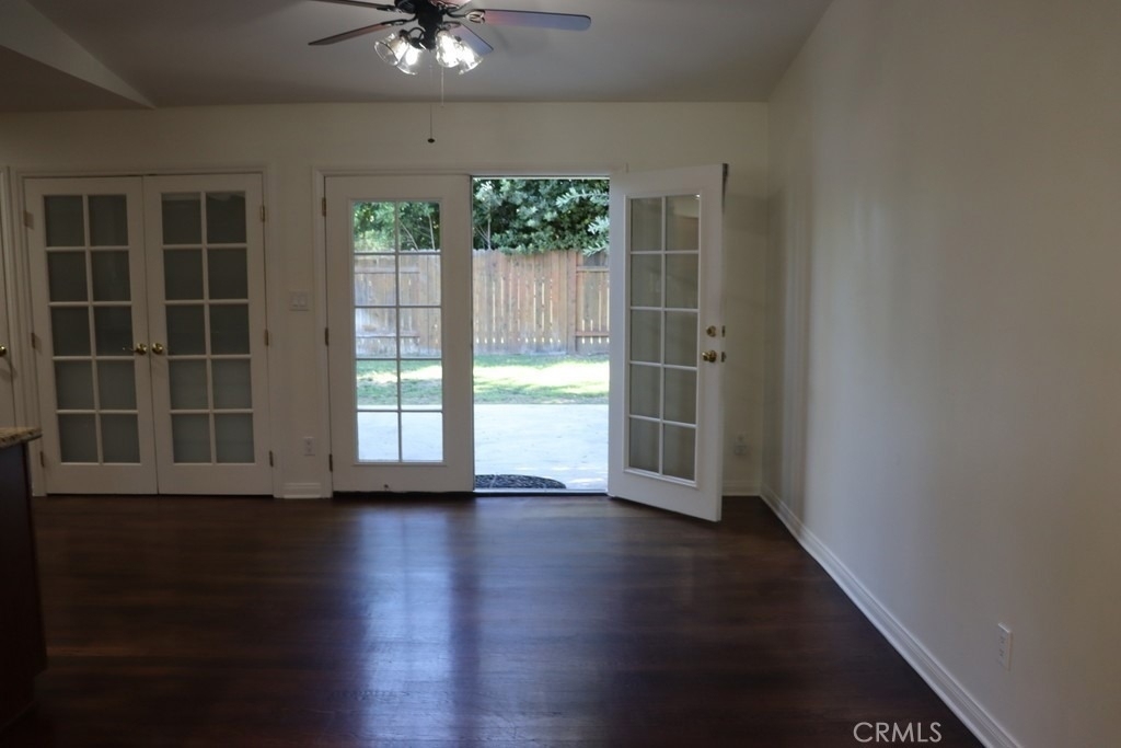22942 Leadwell - Photo 5