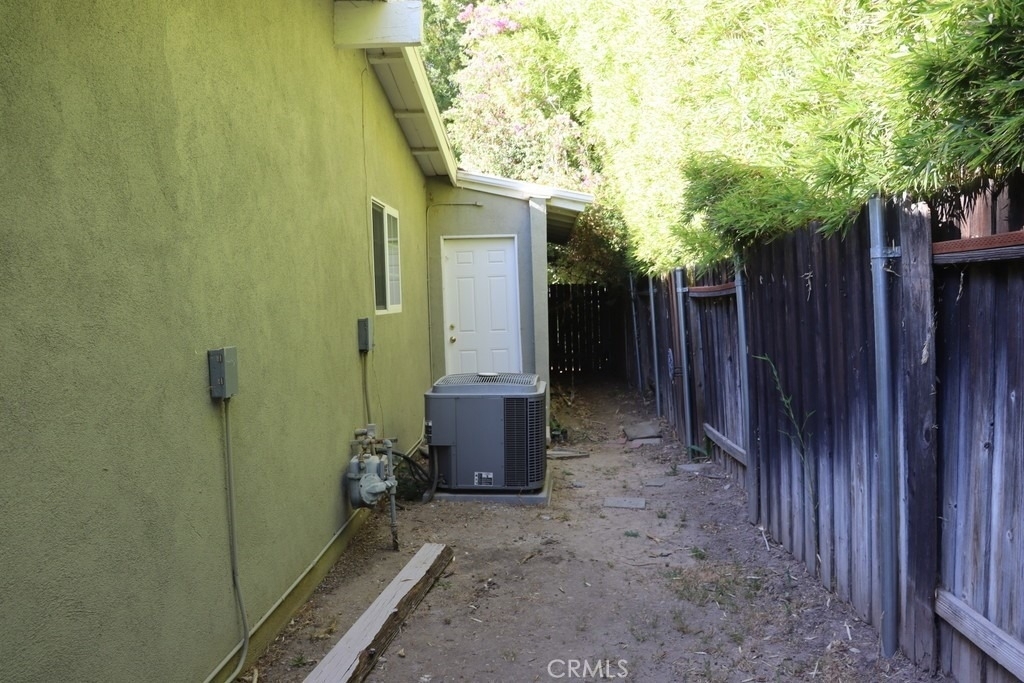 22942 Leadwell - Photo 31