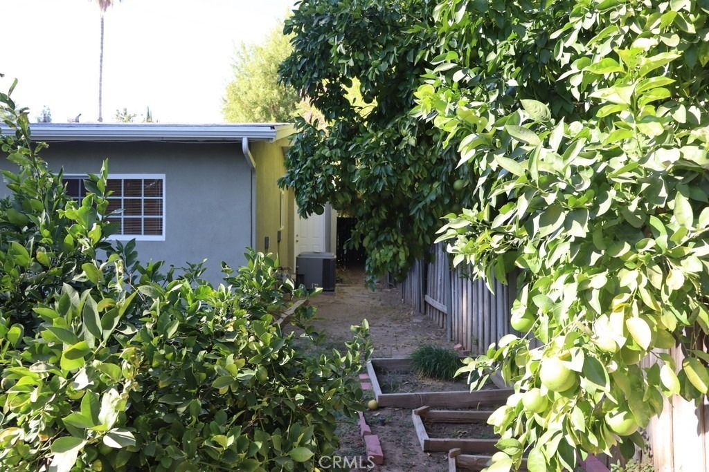 22942 Leadwell - Photo 28