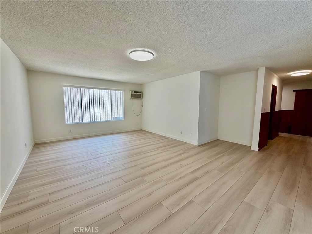 1344 N Martel Avenue - Photo 2