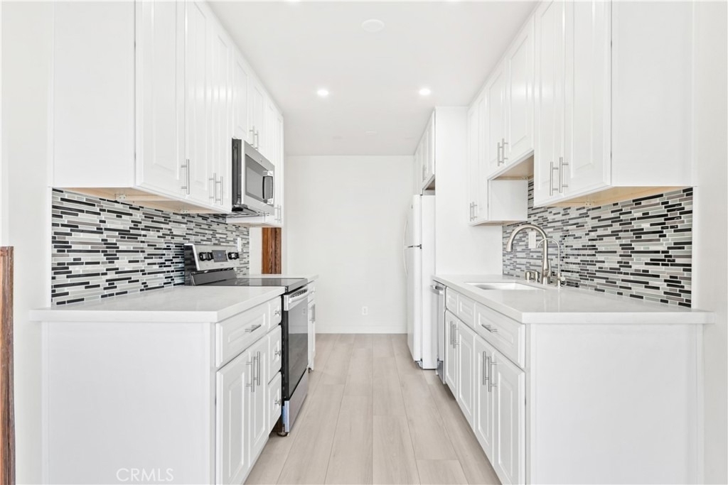 1344 N Martel Avenue - Photo 3