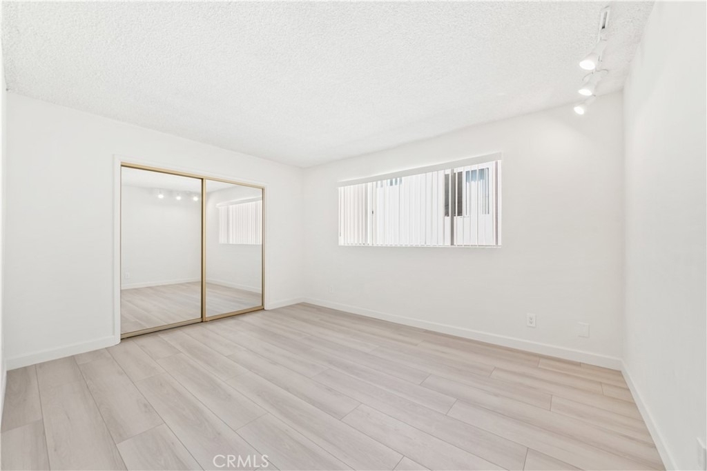 1344 N Martel Avenue - Photo 12