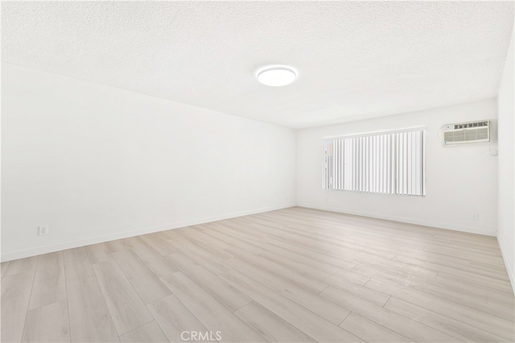 1344 N Martel Avenue - Photo 11