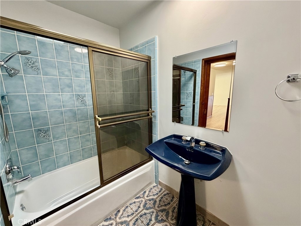 1344 N Martel Avenue - Photo 6