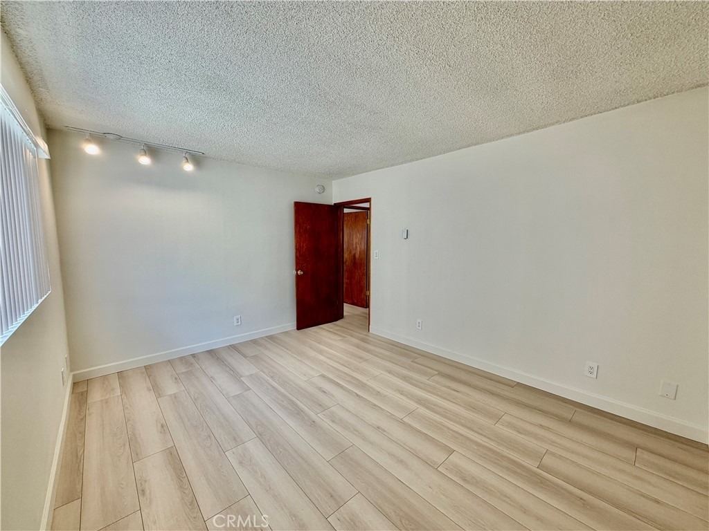 1344 N Martel Avenue - Photo 9