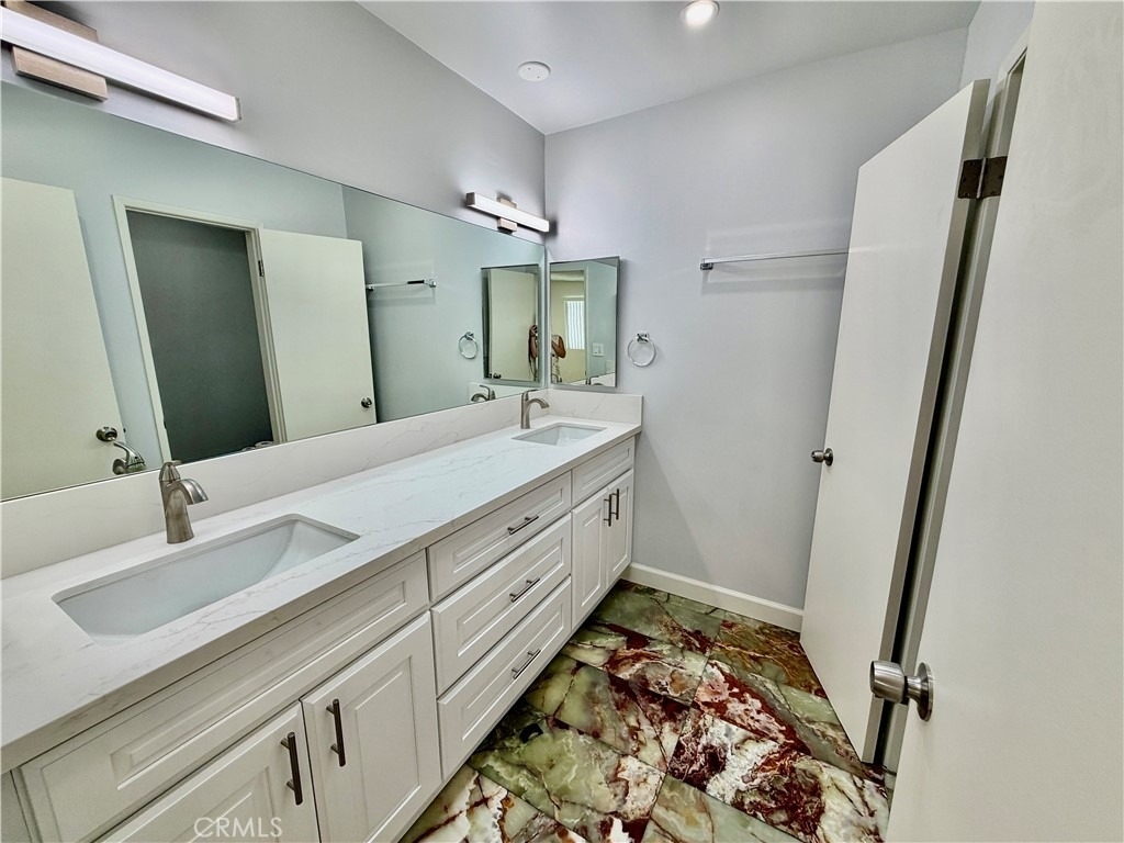 1344 N Martel Avenue - Photo 12