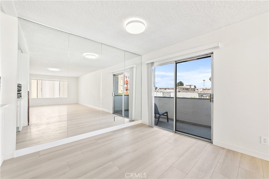 1344 N Martel Avenue - Photo 5