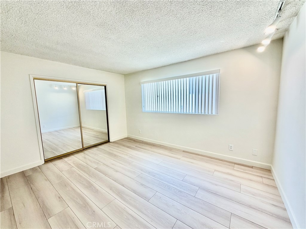1344 N Martel Avenue - Photo 8