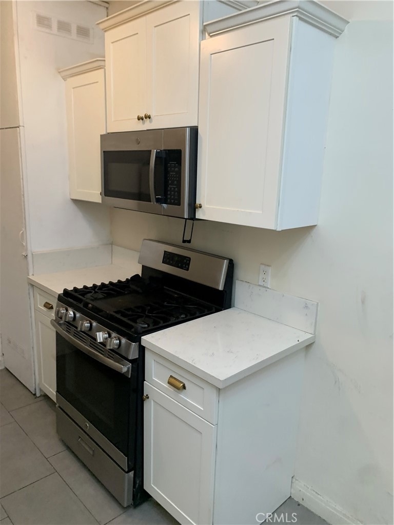 1145 S New Hampshire - Photo 4