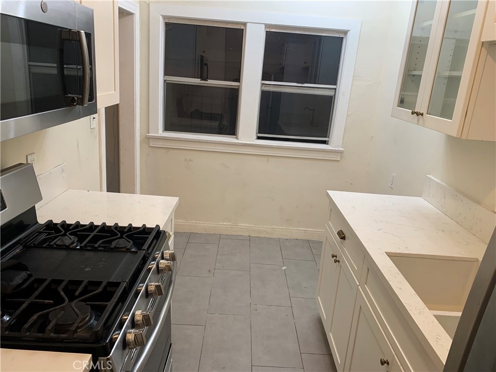 1145 S New Hampshire - Photo 3