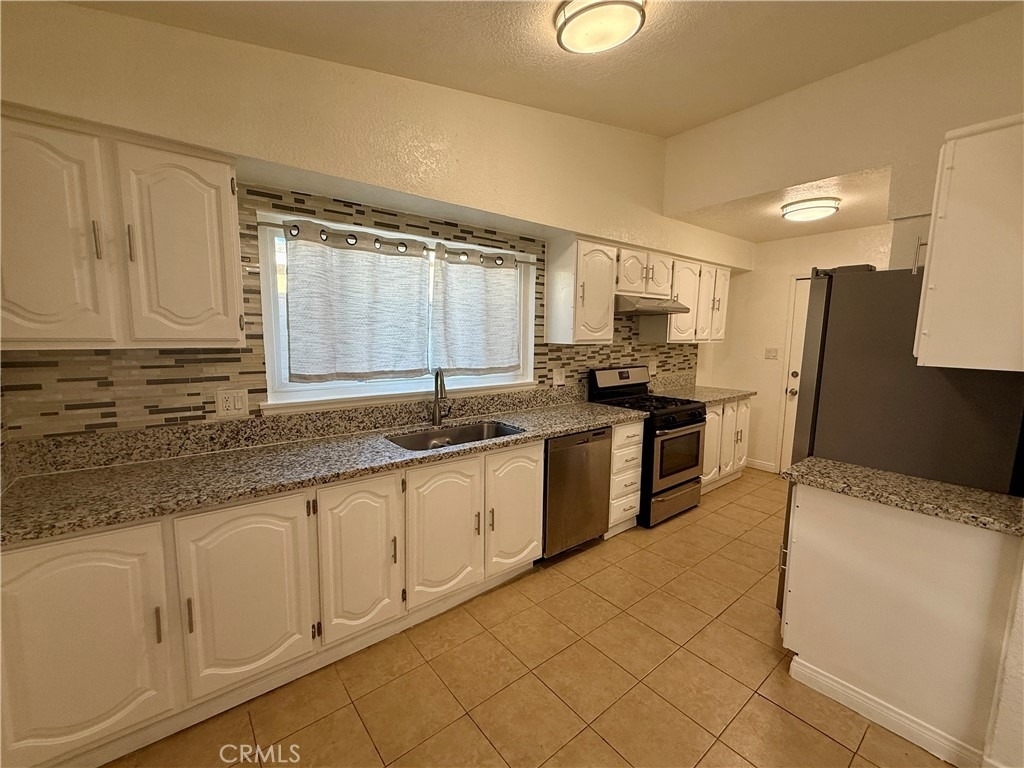 1016 W Avenue J14 - Photo 2